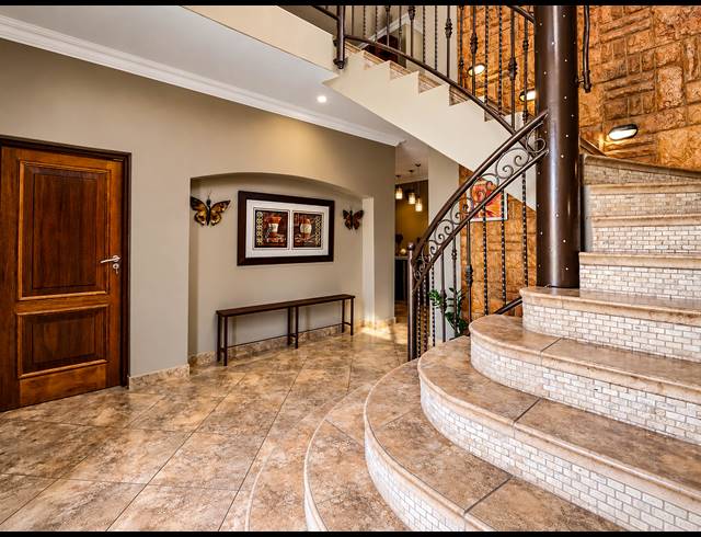 5 BEDROOM FREEHOLD FOR SALE IN MIDSTREAM ESTATE